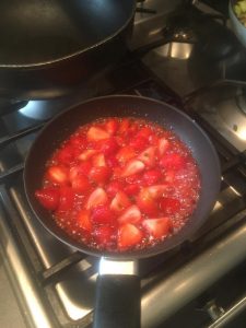 Catering Chef Léon uit Veghel bakt aardbeien