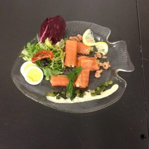 Gerookte zalm met komkommer en rettich